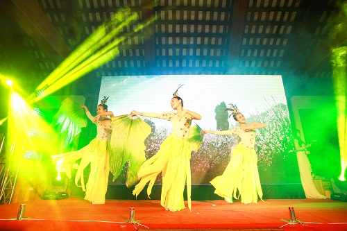 tri ân khach hàng