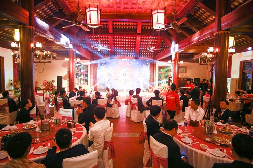 tri ân khach hàng